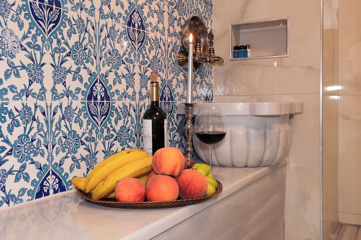 Premium Oda | Banyo | Saç kurutma makinesi, terlik, havlu, sabun