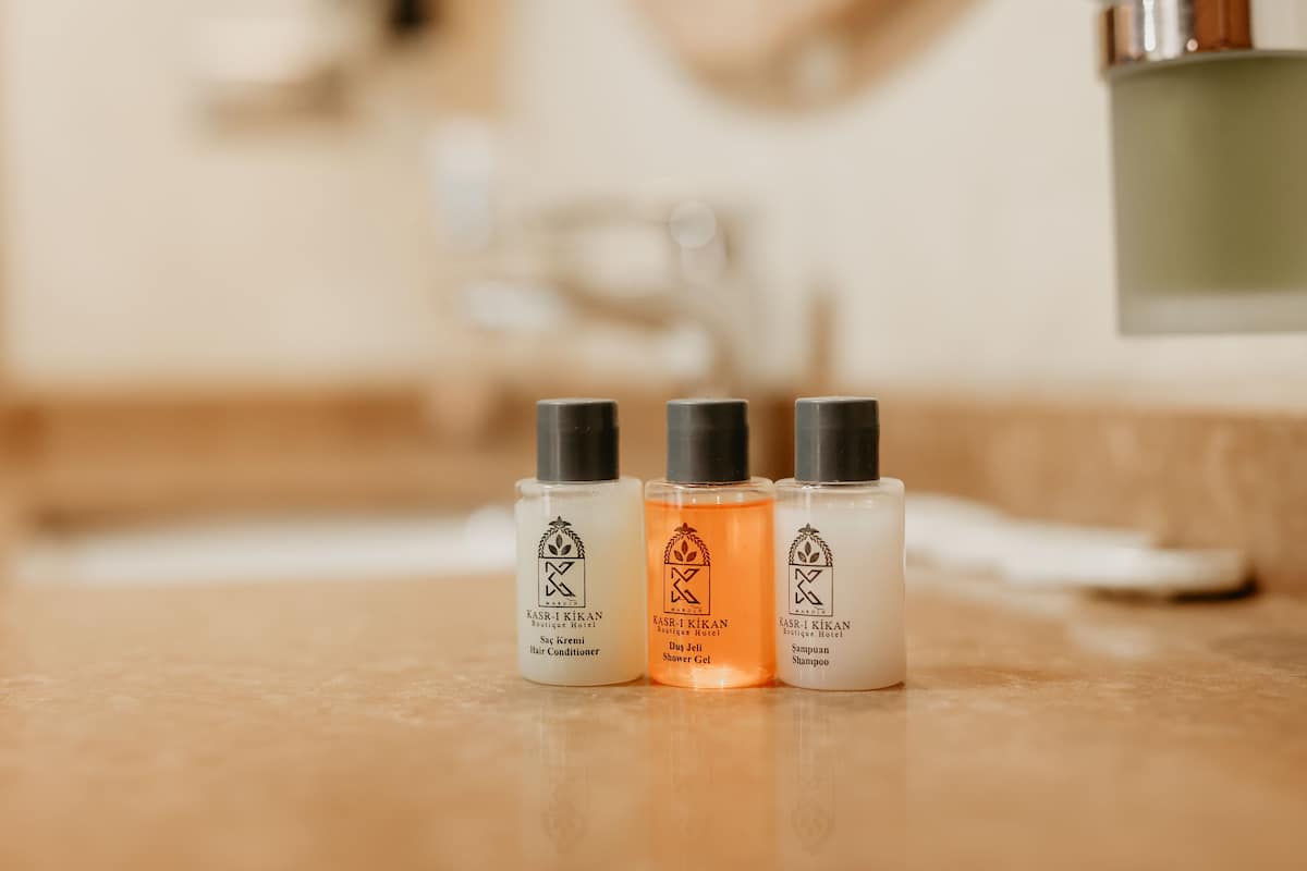 Family İki Ayrı Yataklı Oda | Banyo | Saç kurutma makinesi, terlik, havlu, sabun