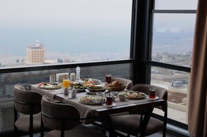 Desayuno buffet incluido todos los días 