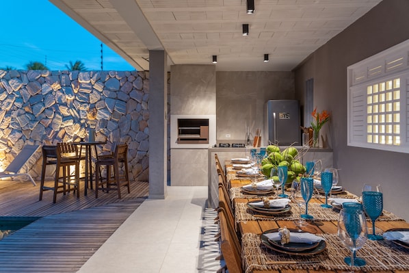 Outdoor dining