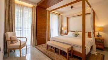 2 bedrooms, desk, WiFi