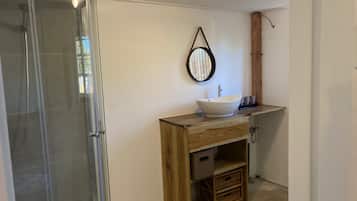 Club Studio | Bathroom
