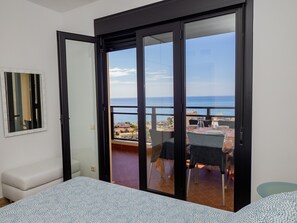 2 slaapkamers, een strijkplank/strijkijzer, gratis wifi, beddengoed