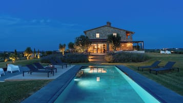 Piscine extérieure, piscine chauffée