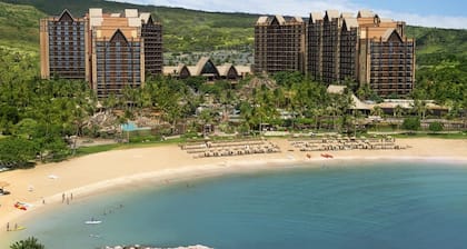 Ko Olina | Couples Disney Retreat | Lagoon + Pool