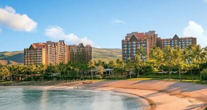 Ko Olina | Couples Disney Retreat | Lagoon + Pool