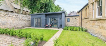 This is a wonderful, spacious, bright and airy apartment for couples.