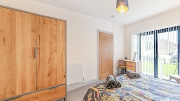 1 bedroom, free WiFi, bed sheets
