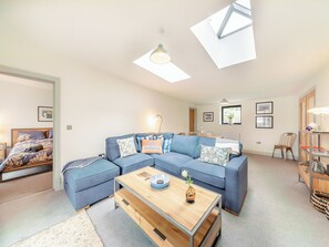 TV, streaming services - This is a wonderful, spacious, bright and airy apartment for couples. (Alnwick)