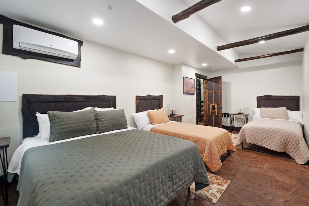 Cozy Ohiopyle Cabin with Hot Tub and Water View, featuring a Patio