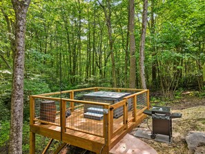 Terrace/patio - Ohiopyle Hobbit House  (Farmington)