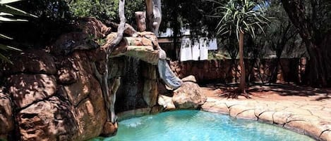 Kolam renang terbuka