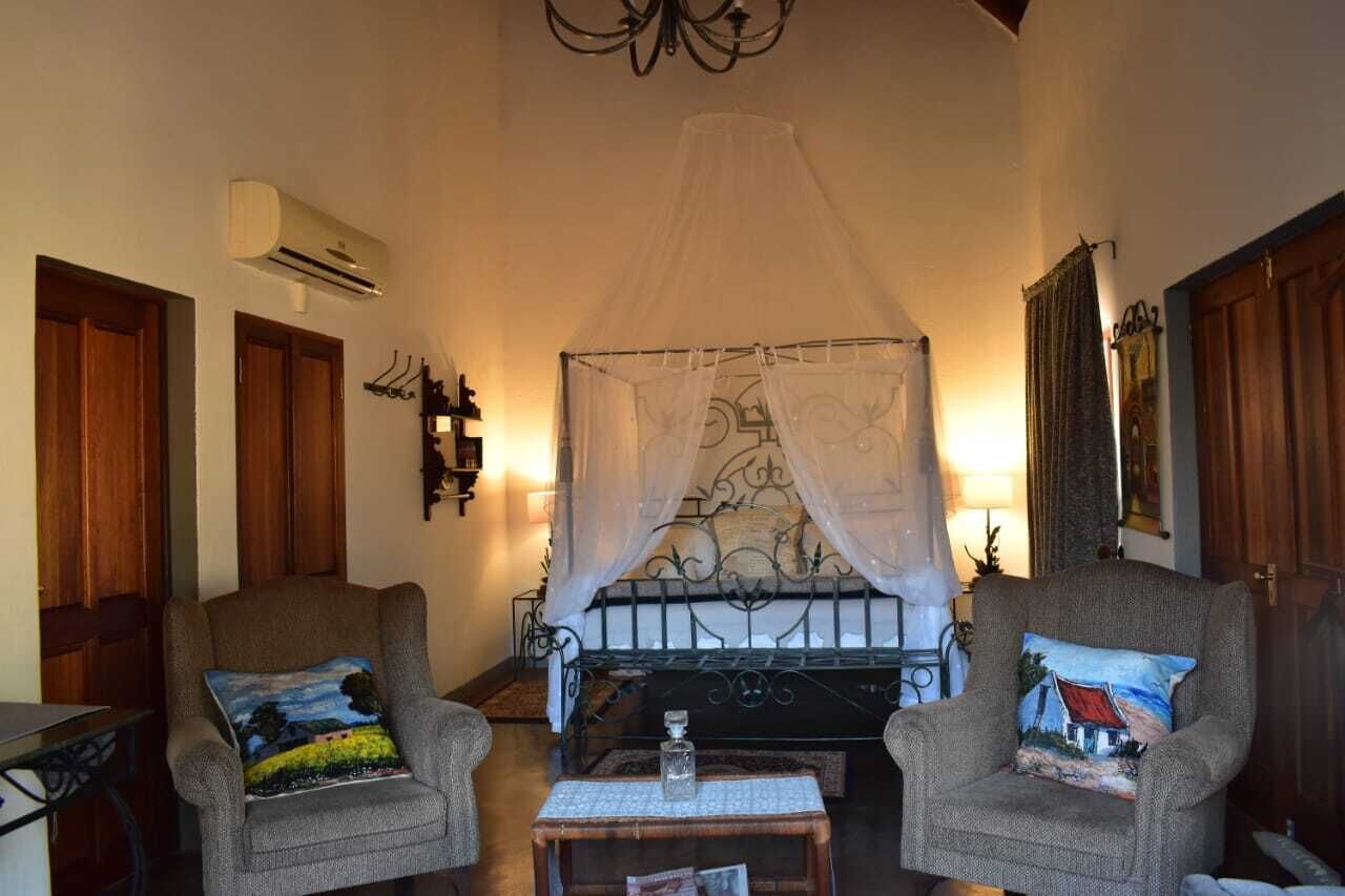 Honeymoon Suite, 1 Queen Bed | In-room safe, individually decorated, individually furnished, desk