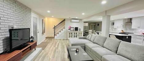 Televisión y chimenea