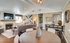Interior - Coastal Haven in the heart of Laguna Beach (Laguna Beach)