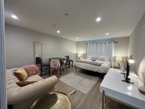 6 habitaciones, tabla de planchar con plancha y wifi gratis 