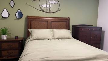 2 bedrooms, travel crib, free WiFi, bed sheets