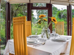 Dining - 2 bedroom accommodation in Kirkburton, near Huddersfield (Kirkburton, near Huddersfield)