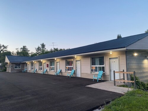 Muskoka Nights Motel
