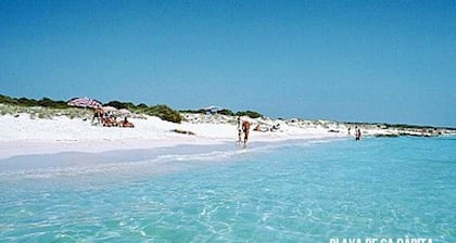 Beach House With Free Wifi. Coastal Getaway Walking Distance From the Seashore