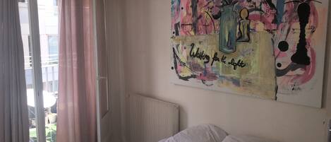 2 slaapkamers, een strijkplank/strijkijzer, wifi, beddengoed