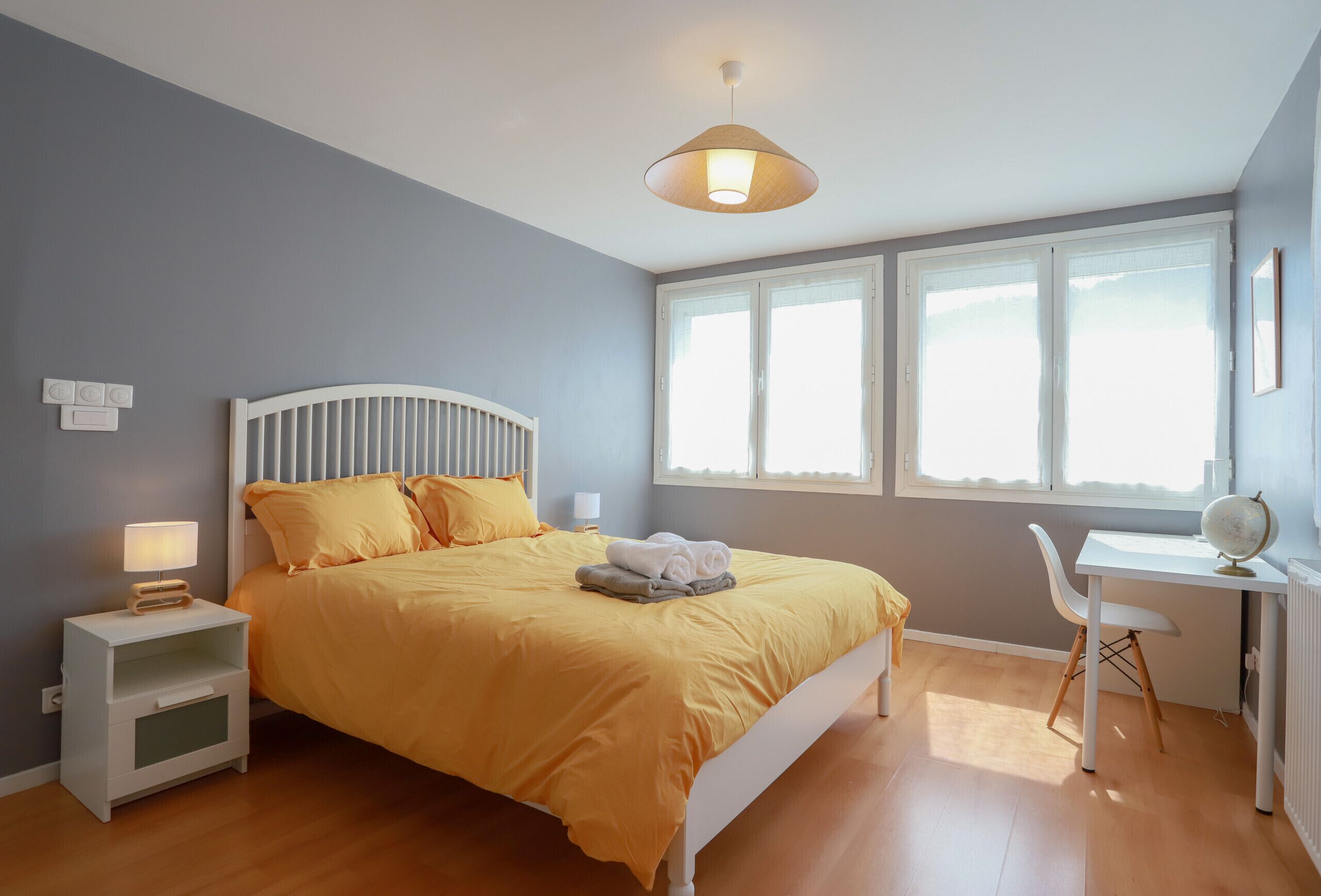 2 chambres, fer et planche à repasser, Wi-Fi gratuit, draps fournis