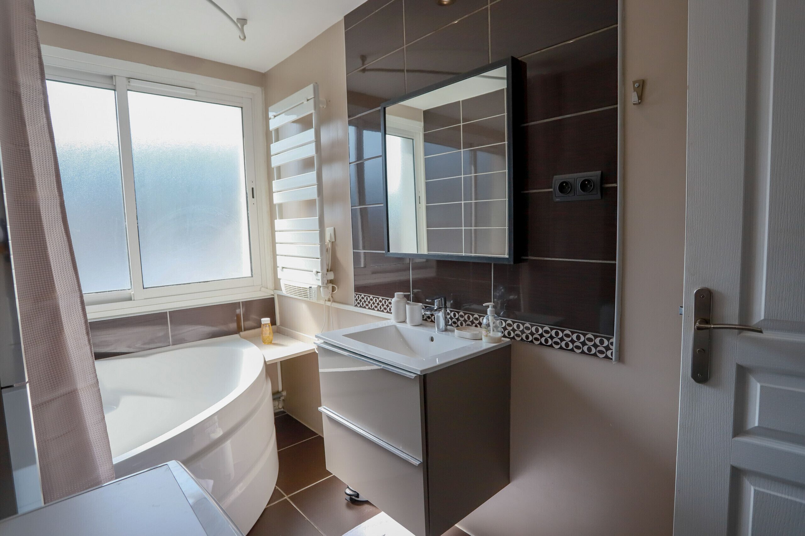 Bathtub, hair dryer, towels