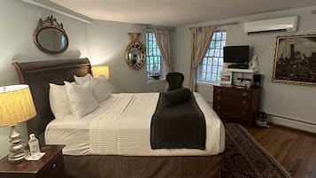 Captain's Room | 1 bedroom, iron/ironing board, free WiFi, bed sheets