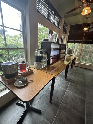 Free daily cooked-to-order breakfast - Buttermilk Falls Inn (Milton)