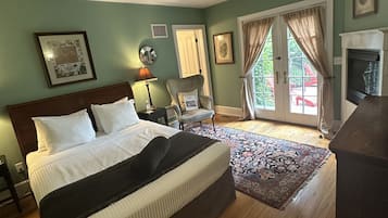 客房, 1 张大床, 露台, 河景 | 1 多间卧室、熨斗/熨衣板、免费 WiFi、床单
