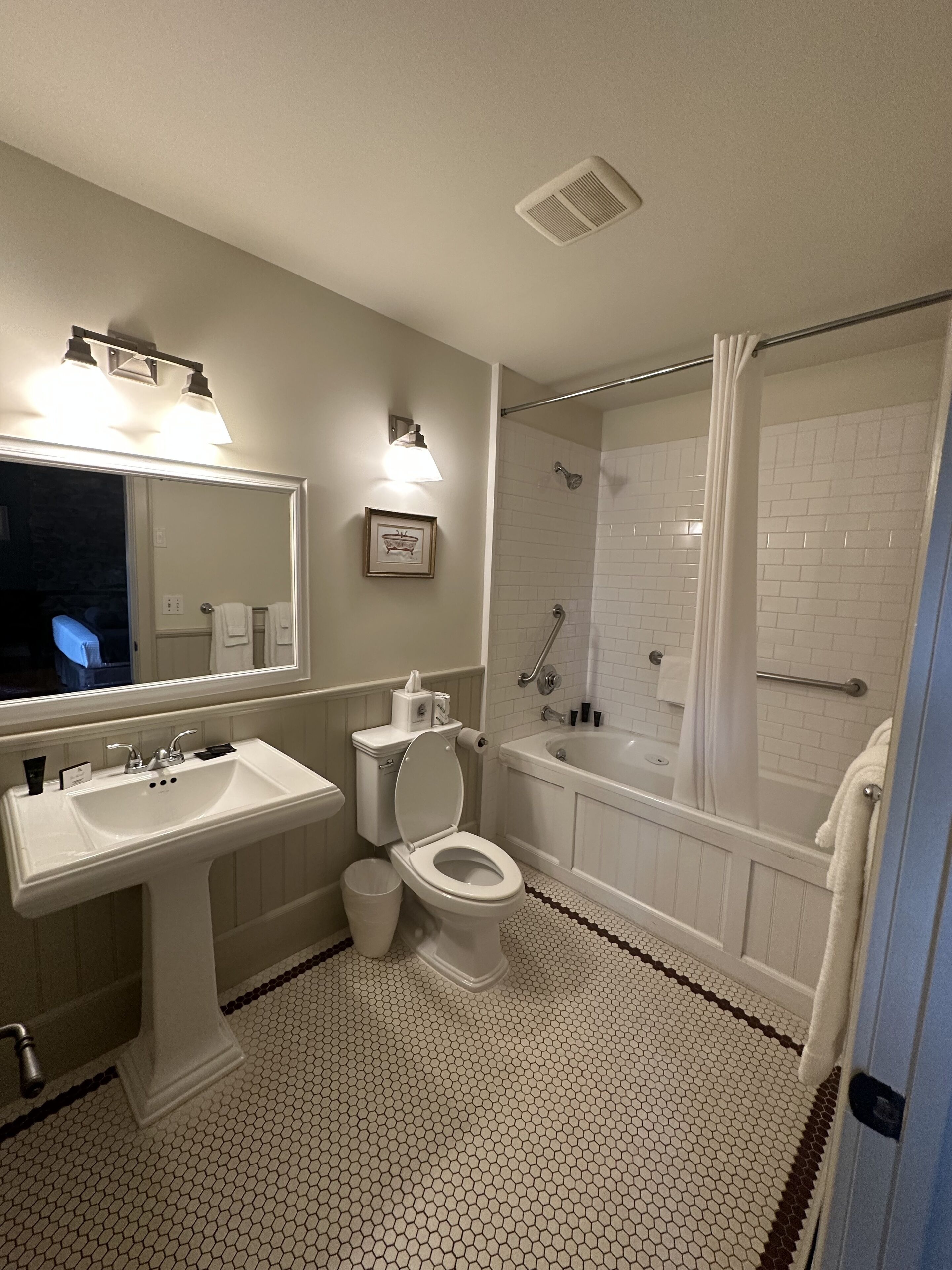 A bathroom with a sink, toilet, and bathtub.