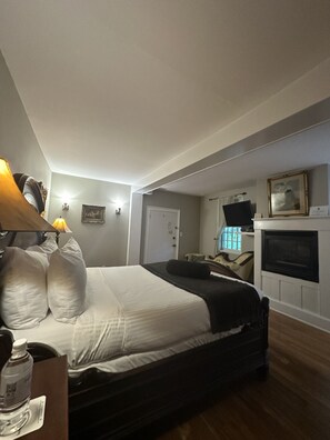 Chambre, 1 grand lit, cheminée | 1 chambre, fer et planche à repasser, Wi-Fi gratuit, draps fournis