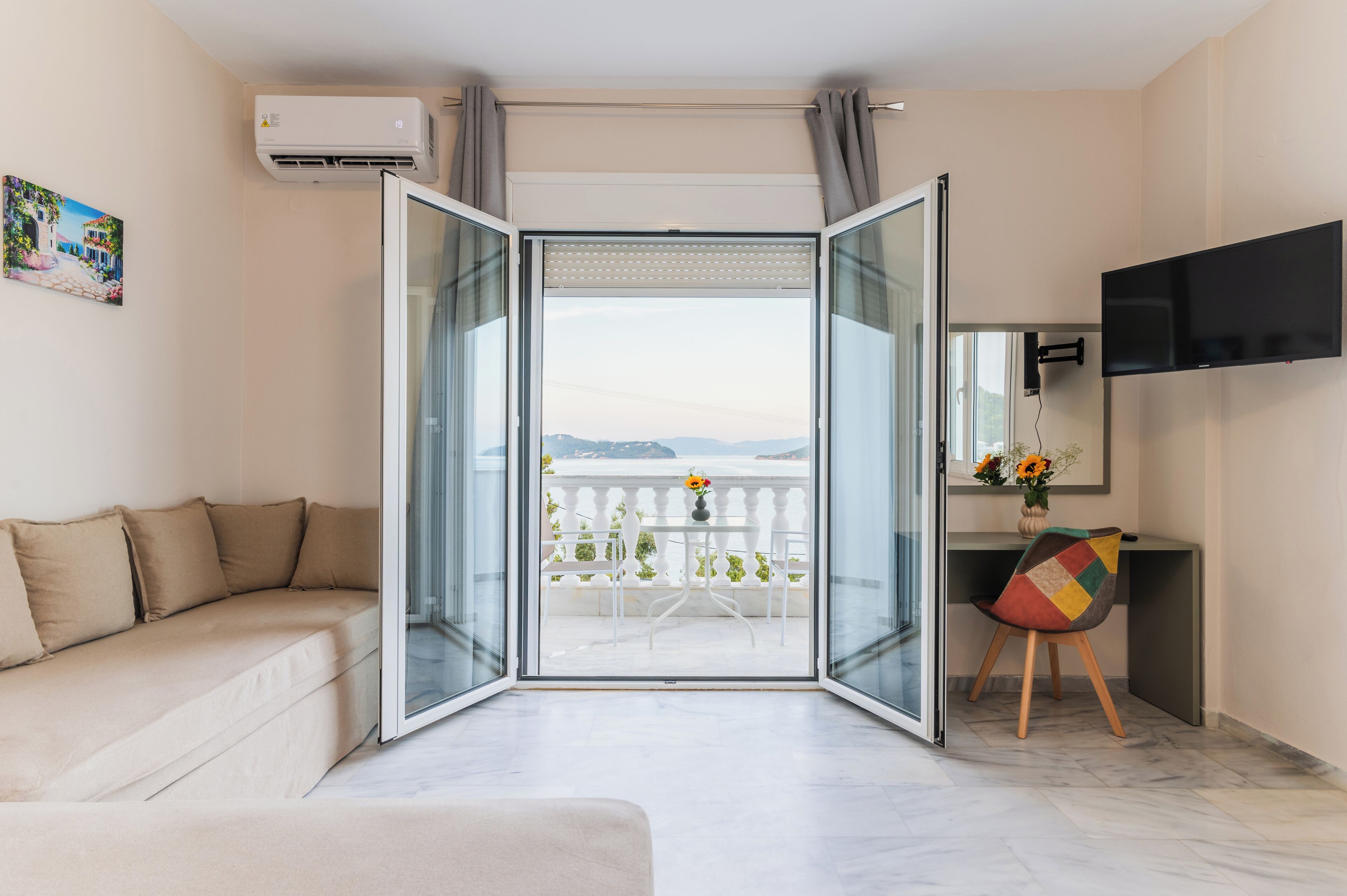 Superior Suite, Sea View | Hypo-allergenic bedding, soundproofing, free WiFi, bed sheets