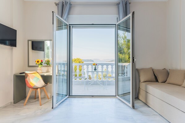 Suite superior, vistas al mar | 1 dormitorio, ropa de cama hipoalergénica, sistema de insonorización