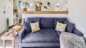 TV - 1 bedroom accommodation in Hoxne, near Eye (Hoxne, near Eye)