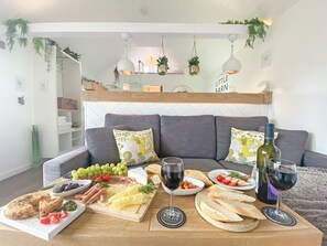 Dining - 1 bedroom accommodation in Hoxne, near Eye (Hoxne, near Eye)