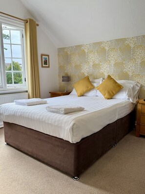 Classic Triple Room | Egyptian cotton sheets, premium bedding, desk, laptop workspace - The Old Farm Hotel (Birmingham)