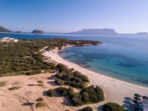 Beach - Apartment Glory in Sardinia with sea view and access to the swimming pool (Golfo Aranci)