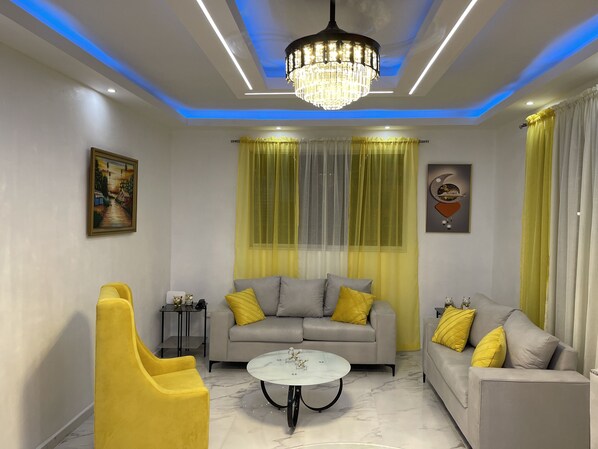 Smart TV - Apartamentos Primer Nivel 3 min de la Autopista Duarte (Bonao)