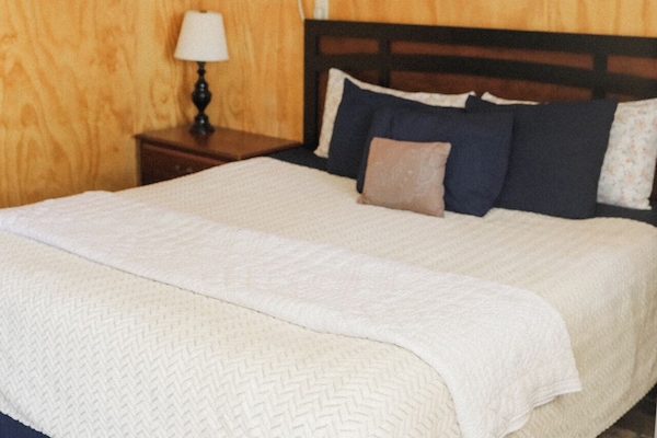 Kamar, 1 Tempat Tidur King | 1 kamar tidur dan didekorasi berbeda-beda