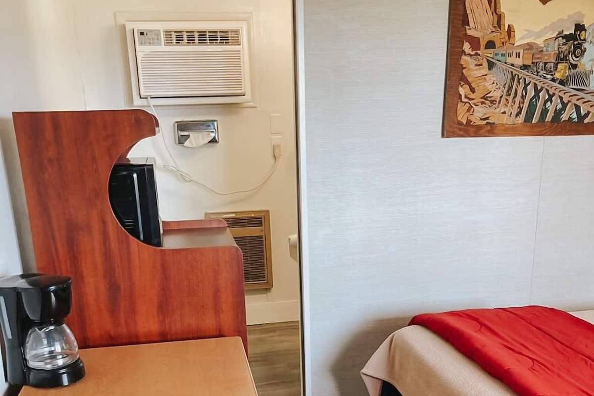 Kamer, 1 queensize bed | Woonruimte | Een smart-tv