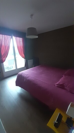 3 makuuhuonetta, silitysrauta/-lauta, vauvan matkasänky, ilmainen Wi-Fi