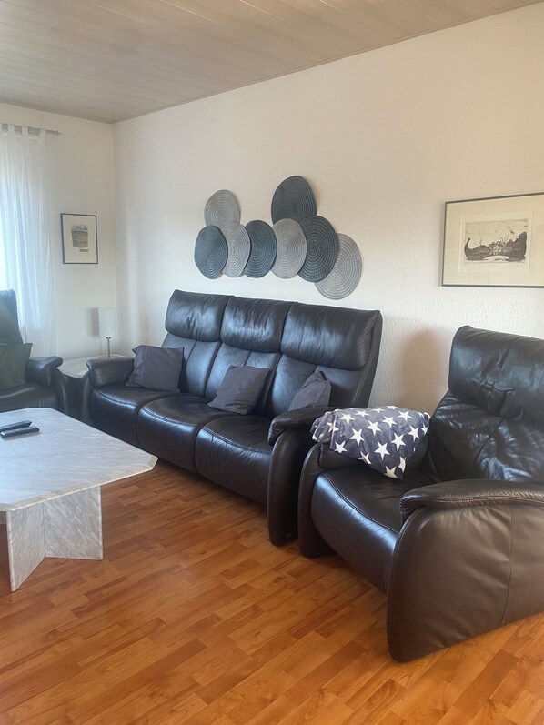 TV, fireplace, foosball, stereo