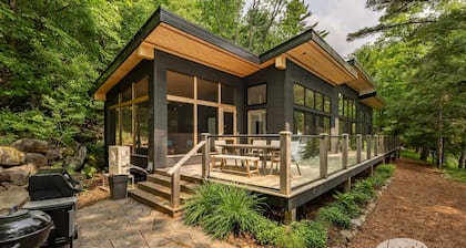 3 bedroom 2 bath cottage on Lake of Bays