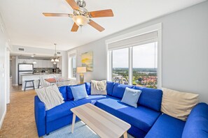 Smart TV, DVD player - Grand Panama Resort 3BD 3BTH 1500 sq ft Oceanview. Pets welcome! Park 3 cars. (Panama City Beach)