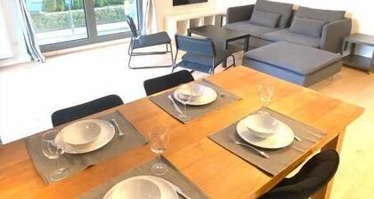 2 Bedrooms Flat in Center with Parking