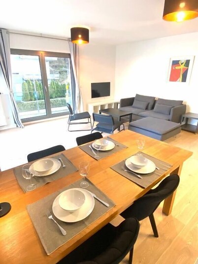 2 Bedrooms Flat in Center with Parking