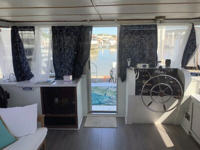 Wake up ON the lake aboard Sleuth!