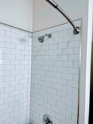 Séchoir à cheveux, serviettes fournies