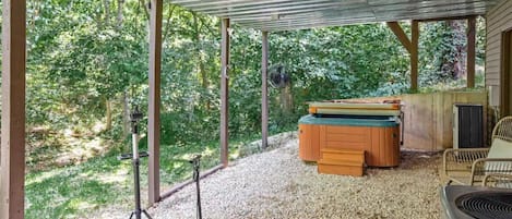 Outdoor spa tub